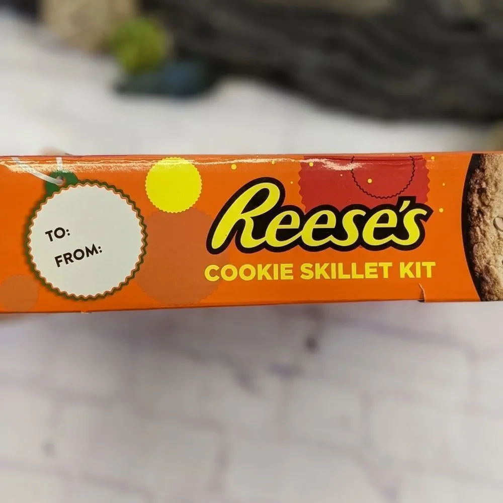 Cast Iron Skillet Reese's Chips Cookie Baking Pan (Cookie Mix Not Included)